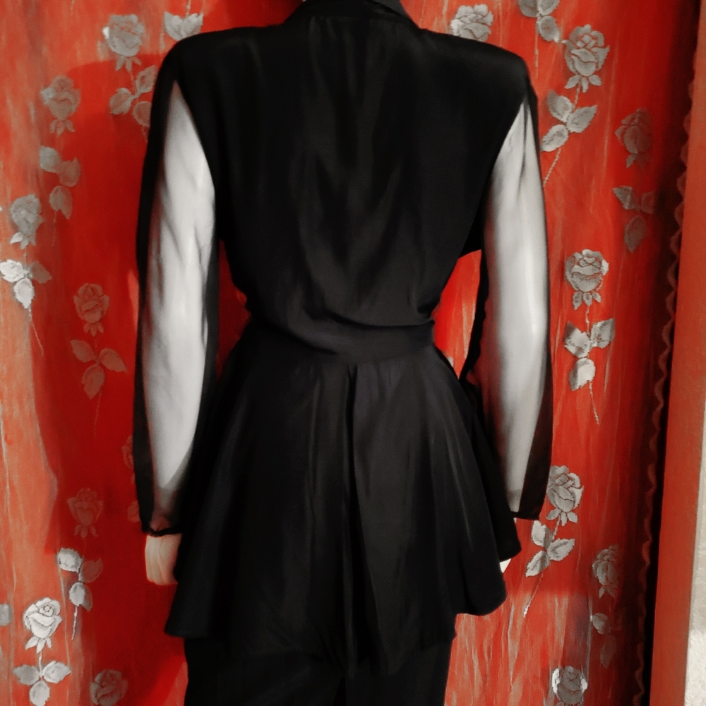 🖤Very Cool Vintage Black Top w Sheer Sleeves🖤 - Picture 4 of 7